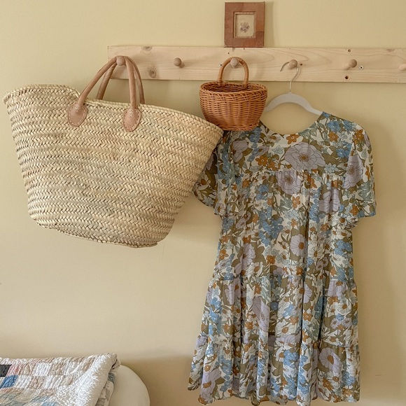 Lizard Thicket Dresses & Skirts - fun floral dress from lizard thicket